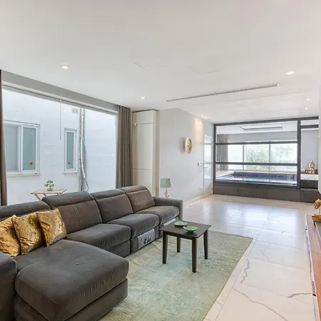 A Luxurious 3br With Private Indoor Pool & Parking By 360 Estates