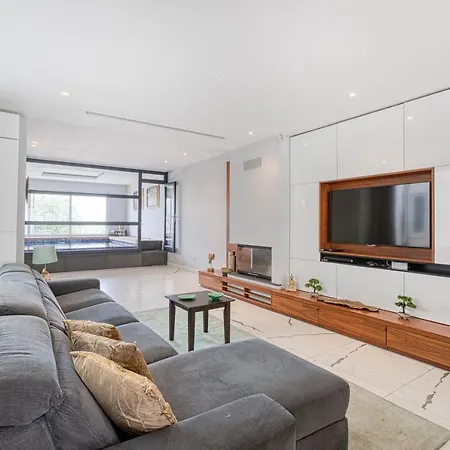 A Luxurious 3br With Private Indoor Pool & Parking By 360 Estates Apartamento Gharghur