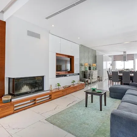 A Luxurious 3br With Private Indoor Pool & Parking By 360 Estates 아파트 *