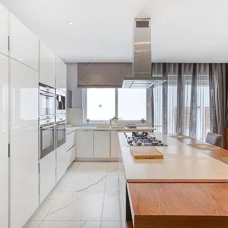 A Luxurious 3br With Private Indoor Pool & Parking By 360 Estates Gharghur