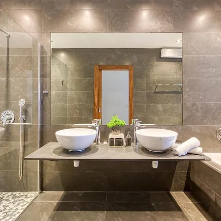 아파트 A Luxurious 3br With Private Indoor Pool & Parking By 360 Estates