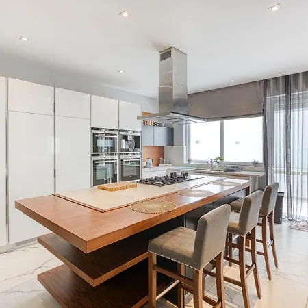 A Luxurious 3br With Private Indoor Pool & Parking By 360 Estates 아파트 *