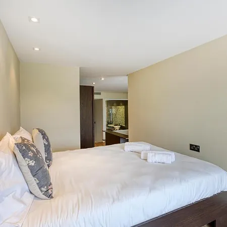 A Luxurious 3br With Private Indoor Pool & Parking By 360 Estates Apartamento