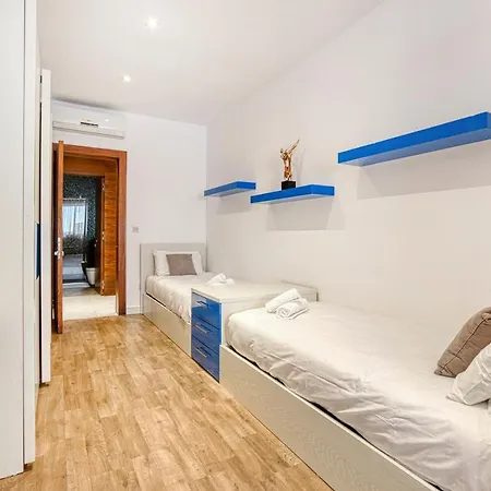 Apartamento A Luxurious 3br With Private Indoor Pool & Parking By 360 Estates Gharghur