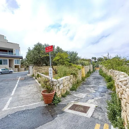 A Luxurious 3br With Private Indoor Pool & Parking By 360 Estates