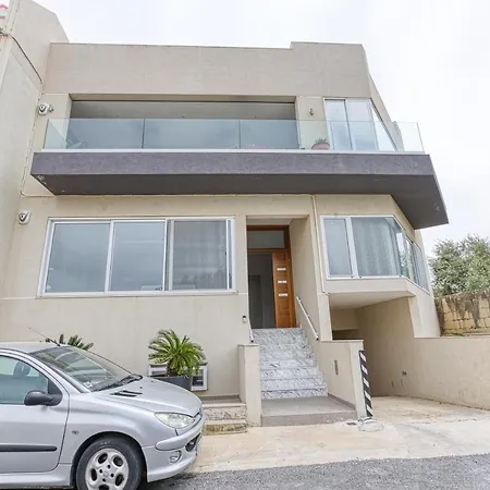 A Luxurious 3br With Private Indoor Pool & Parking By 360 Estates *